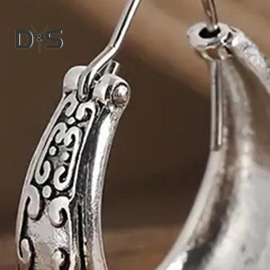 1 pár dámských etnických náušnic Vintage gravírované leštěné slitiny ve tvaru písmene C Lehké kruhové náušnice Denní seznamka Cestovní závěsné náušnice