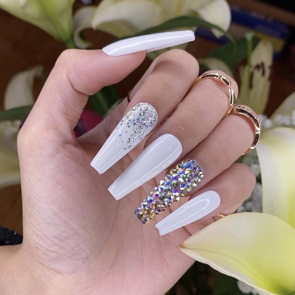 

Elegant White Diamond Ballet Long Press-On Nails