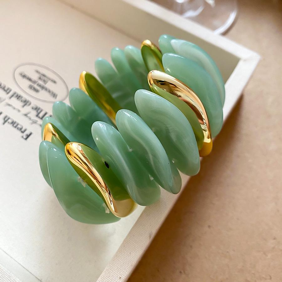 Acrylic Oval Ombre Patchwork Bracelet: Light Luxury, Sweet Temperament, Fashion Jewelry.