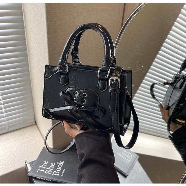 

Женская новая сумка через плечо с бантом, универсальная маленькая квадратная сумка на одно плечо, весна-осень, в форме любви, маленькая рабочая сумка