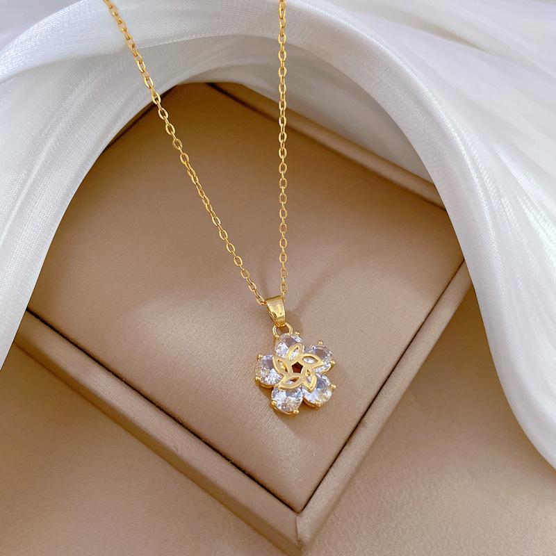 Titanium Steel Rotating Flower Light Luxury Temperament Gorgeous Full Diamond Necklace Female Versatile Collarbone Chain Titanium Steel Chain