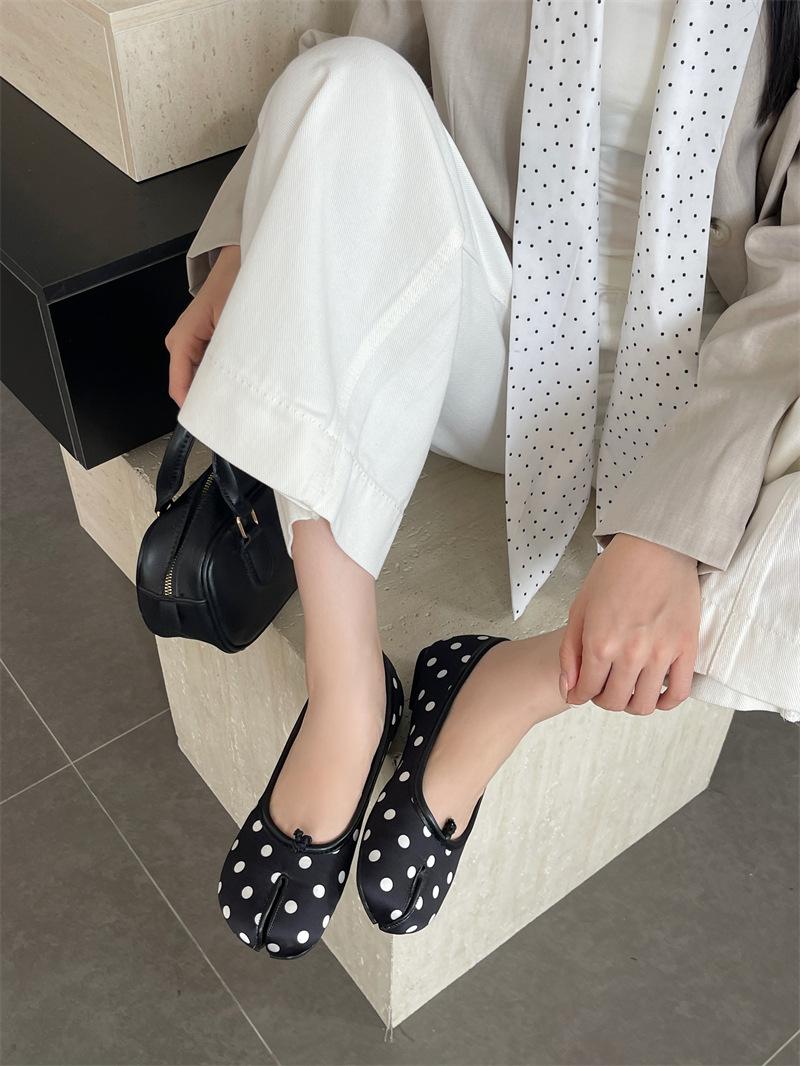 

2025 new fashion shallow single shoes polka dot women s flats 43 чорний