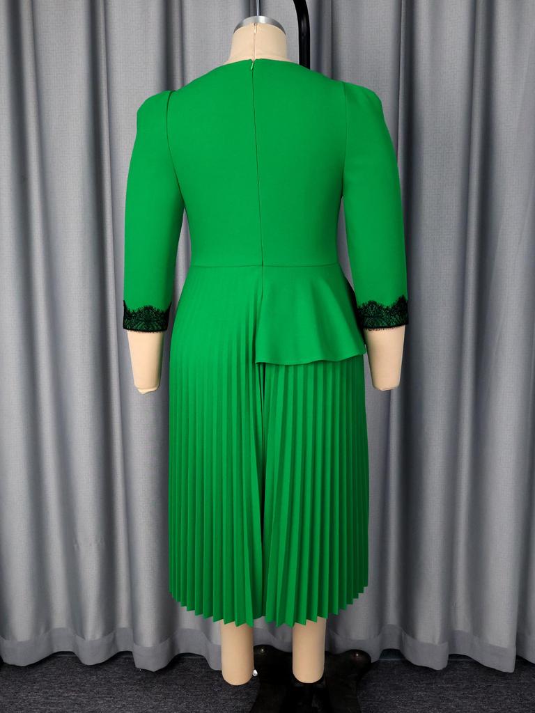 Plus Size Women's Color Block Lace Dress, Cinched Waist, Elegant Pleated Design, Three-Quarter Sleeves - Perfect for Banquets and Parties.