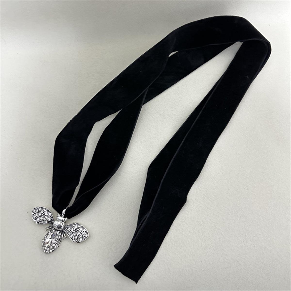 

Tooxika Light Luxury Diamond Encrusted Insect Bee Pendant Wide Faceted Velvet Necklace Long Tie Necklace срібний