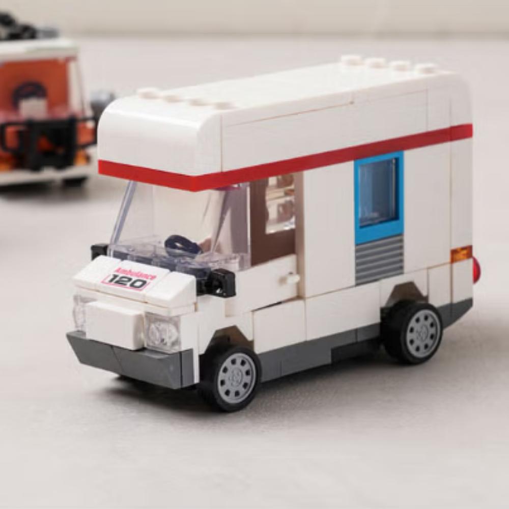 

Сборная модель автомобиля с инерционным механизмом ( 8 лет+ )