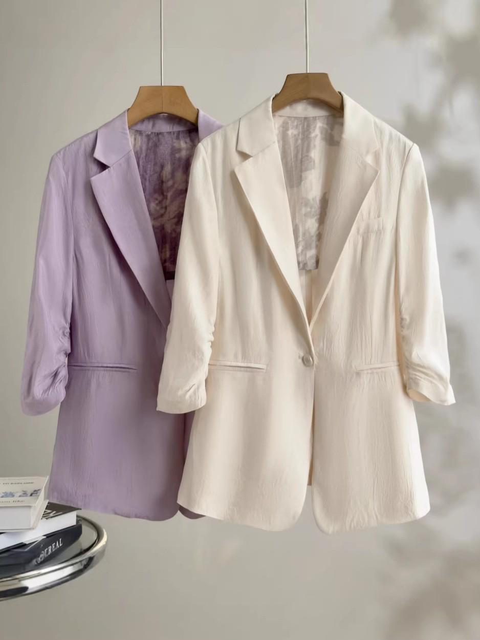 

Женская весенняя однобортная жакет-костюм с рукавом три четверти Endi Medium бежевый