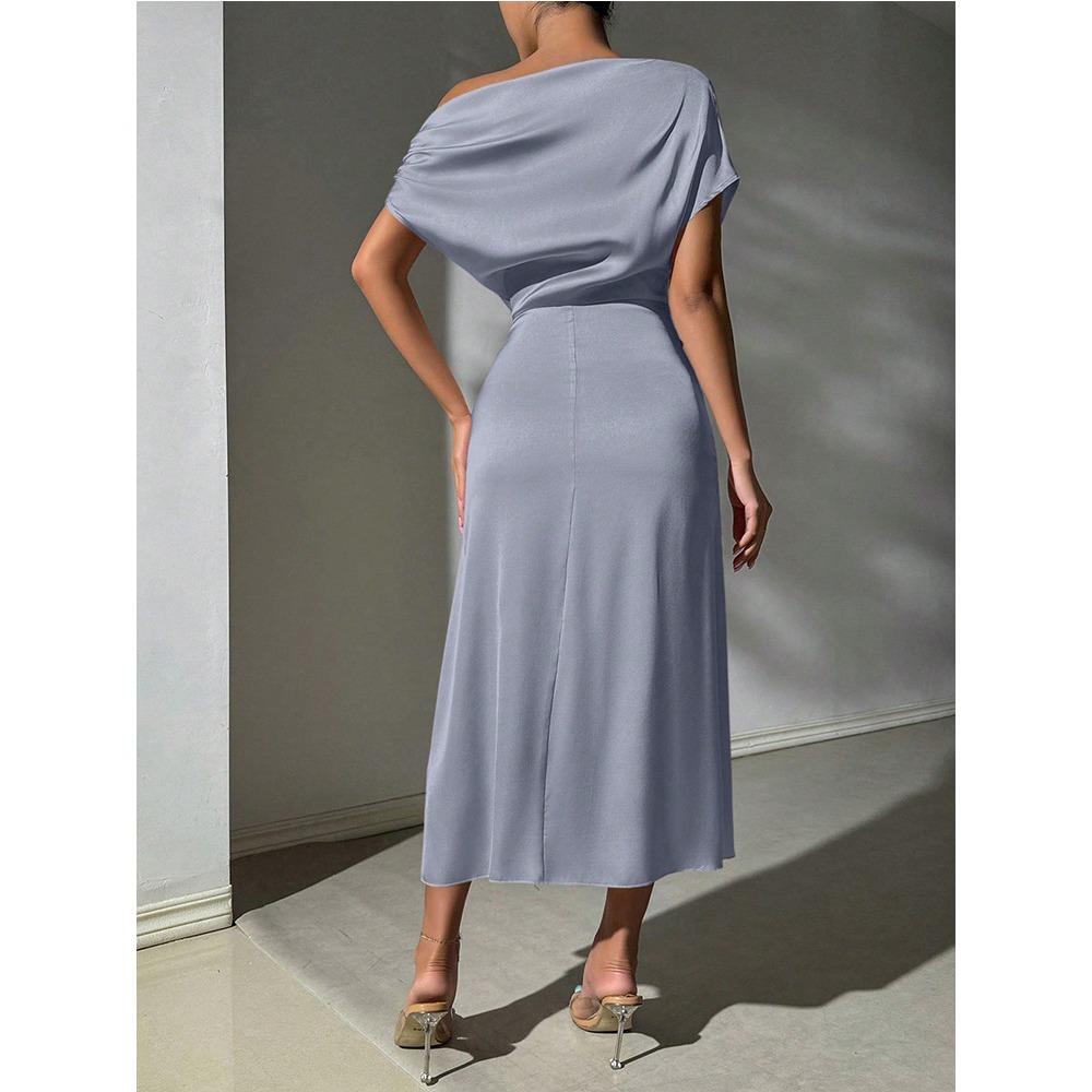 Sommar ny elegant sned axel en-ords krage plisserad höftomslutande design oregelbunden klänning dam