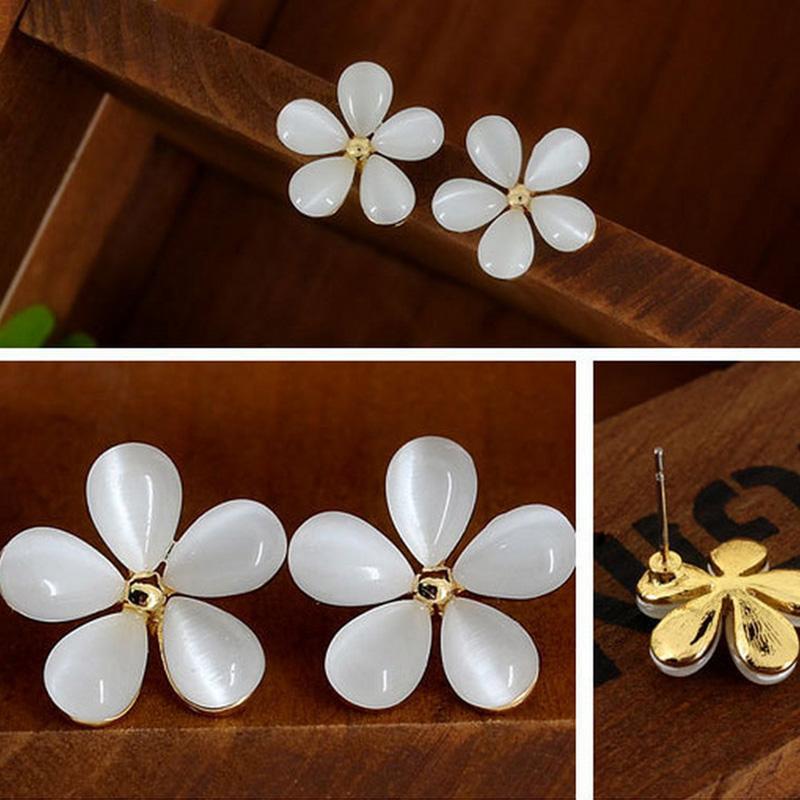 Women Stylish Pure White Flower Ear Stud
