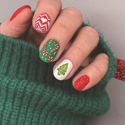 24 Stück Press On Nails Weihnachten Kurze quadratische Nägel Rote und grüne Weihnachtsbaumstangen Weihnachtselemente Künstliche Nägel