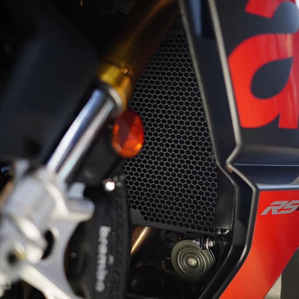 Protective device for honeycomb radiator core guard grille cover for Aprilia RS660 motorcycle, 2021-2024 models