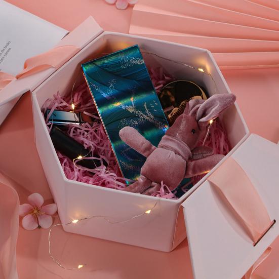 Aufbewahrungsbox, festlich, exquisite Geschenkbox, kompakt, hübsche Verpackung mit kleinem Häschen zum Jubiläum