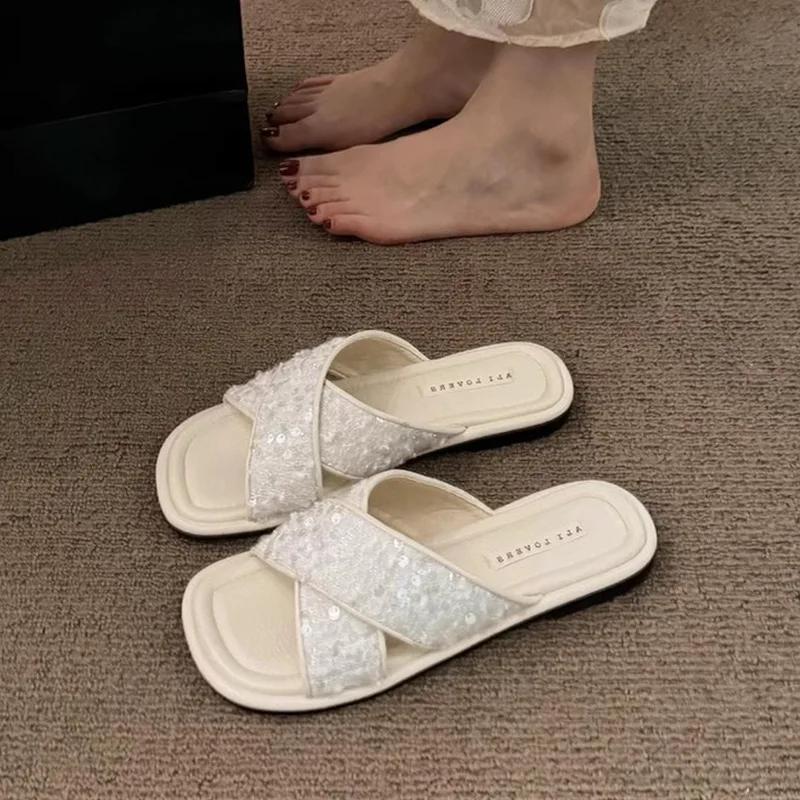 Fashion Hot Selling Summer 2025 New Women's Flat Bottom Slippers Soft Silver Metallic Ankle Strap Versatile Beach Sandals Polyester Sole