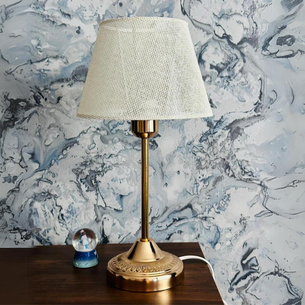 

Royal Gold Metal Footed Lampshade Cream Wicker Coating Headboard Bedroom Lampshade Living Room Table Lamp