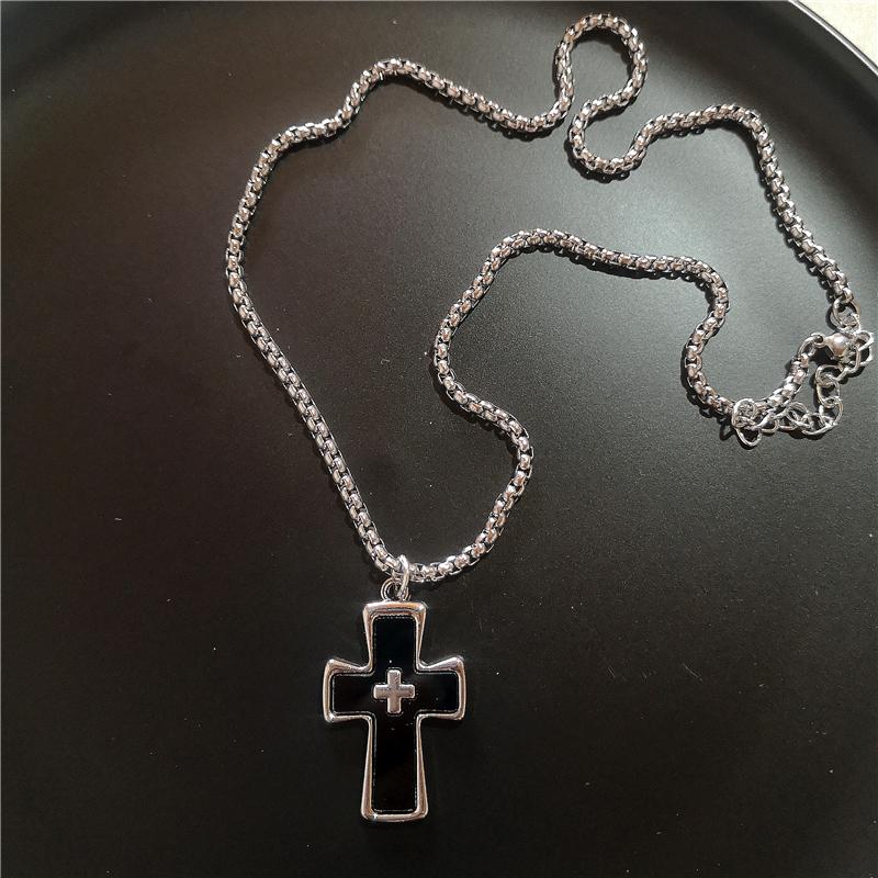 Goth Black Cross Pentagram Red Thorns Heart Pendant Chain Necklace For Women Men Grunge Punk Halloween Jewelry Y2K Accessories