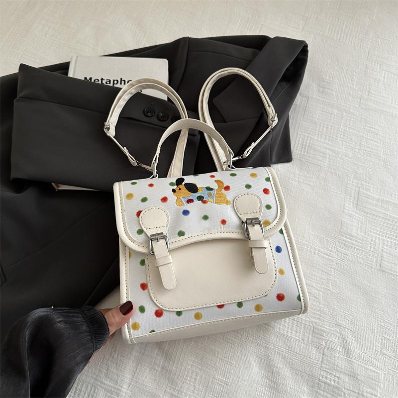 

2024 корейская версия ins модный и красивый модный милый иностранный стиль большой вместимости персонализированный женский рюкзак повседневная женская сумка белый