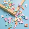 Neu Süß 100 Stück/Beutel Gemischte Farbe Mini Alphabet Buchstaben Harz Flache Rückseite Cabochons für Nagelkunst Scrapbooking Handyhülle Basteldekoration