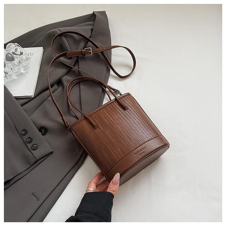 Нишевая женская плетеная сумка-ведро класса люкс в французском стиле через плечо и кроссбоди