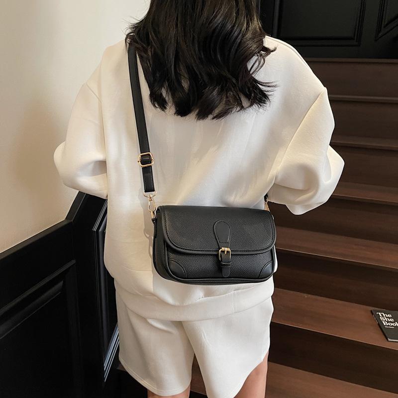 Summer New High-end Fashion Light Luxury Contrasting Color Baguette Bag Shoulder Crossbody Trendy Women's Bag