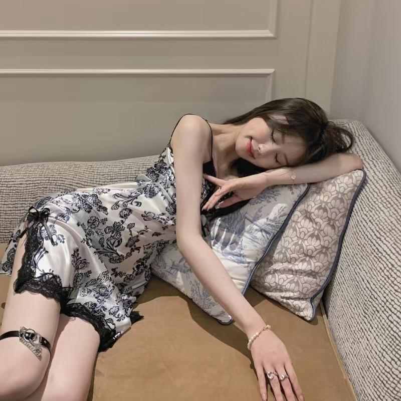 Women Sexy Lace V-neck Silk Sleepwear Suspenders Nightdresses Female Sleeveless Nightwear Sleep Nightdress For Ladies