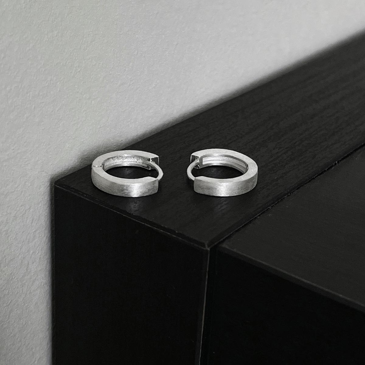 

Серьги-кольца из матового серебра 925 пробы, легкие, роскошные, нишевые, высококачественные, изысканные, модные, универсальные серьги 925 silver needle