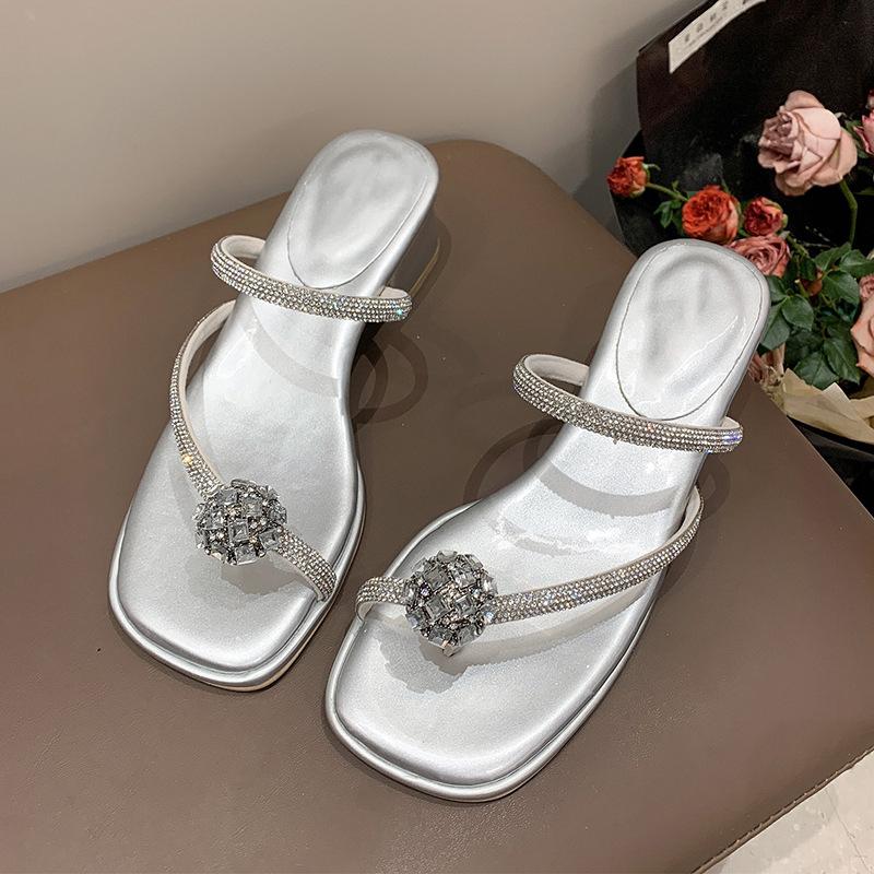 Fashion casual thick-soled non-slip flip-flops women s summer new outer wear pinch feet soft-soled versatile beach slippers tide 40