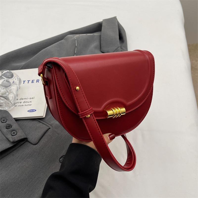

Stylish Women s Minimalist Shoulder Bag Unique Design Crossbody Bag With High Fashion Appeal червоний