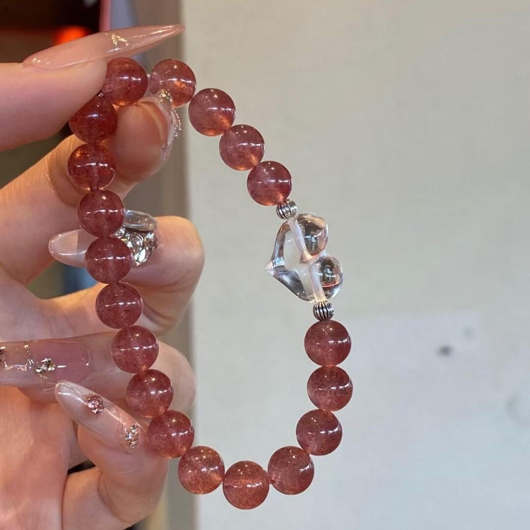 New original natural strawberry crystal single-loop bracelet with white crystal heart pendant for women, niche design Strawberry crystal bracel