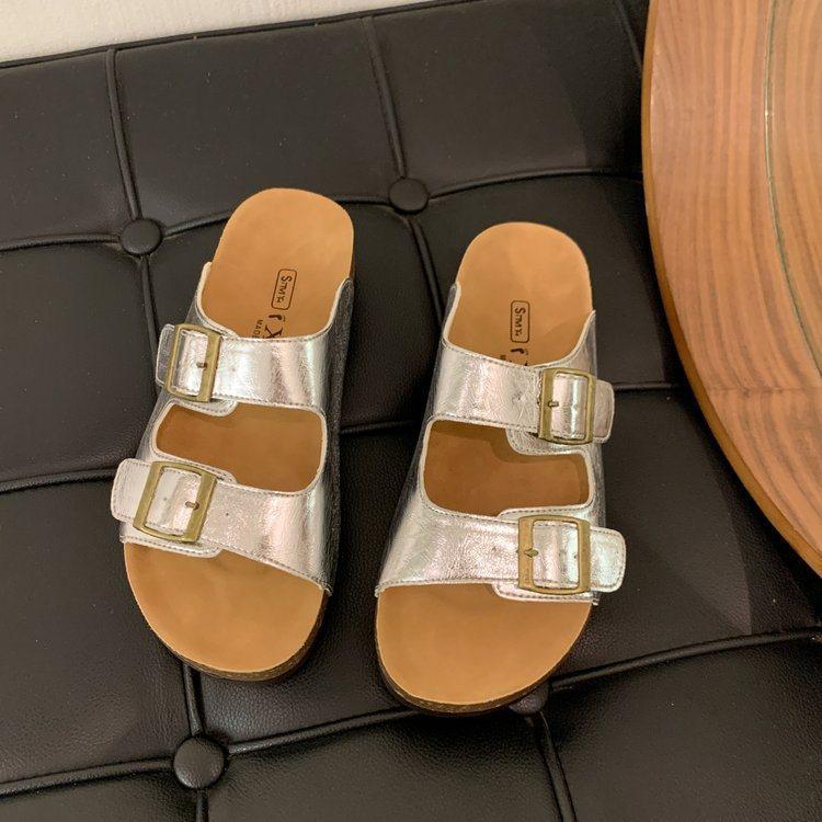 Vêtements d'extérieur été polyvalents chaussures pour femmes mode célébrité Internet chaussures de plage bord de mer claquettes plates décontractées de vacances vêtements d'extérieur