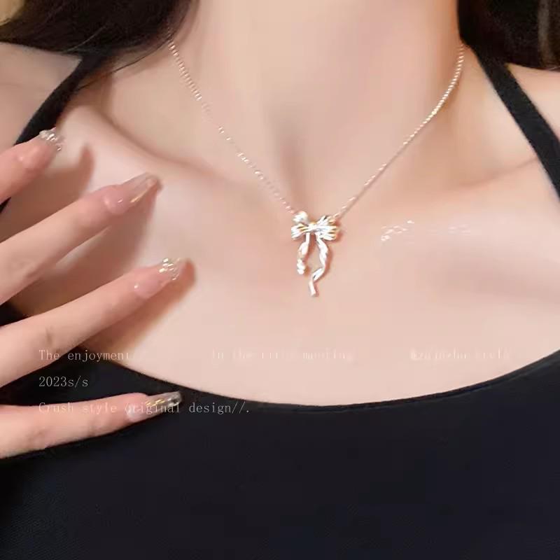 "Elegant Korean Titanium Steel Zircon Bow Necklace for Women"