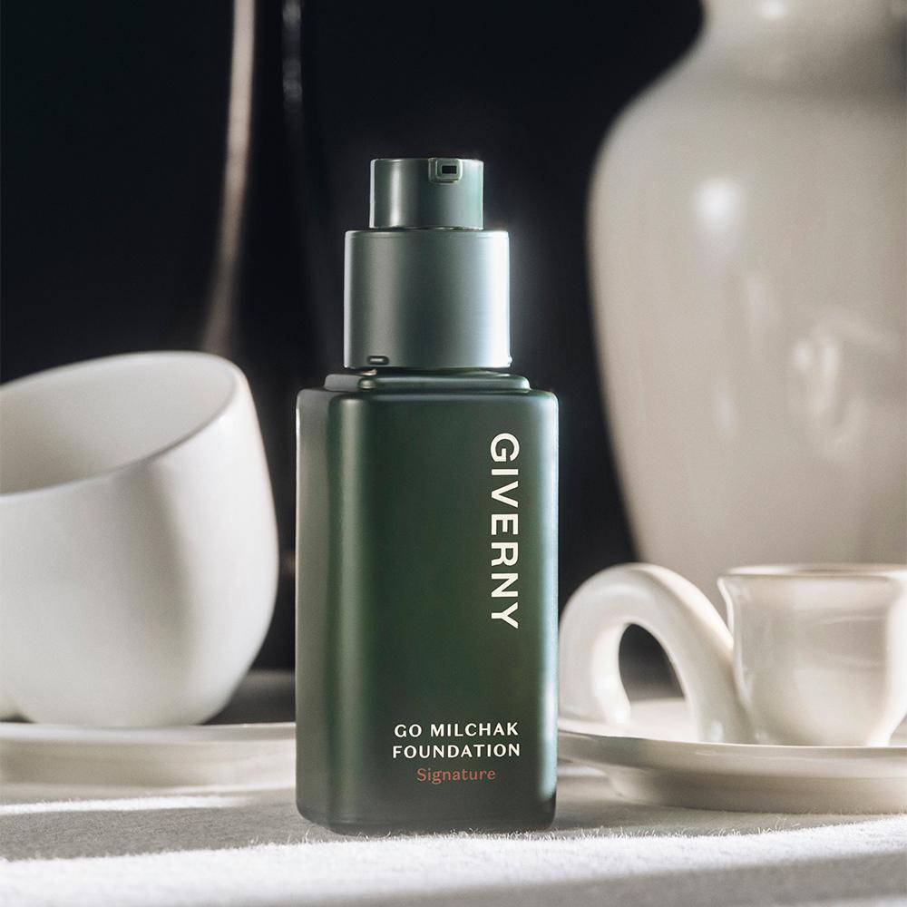 Giverny Go-Milchak Signature Foundation 22 Natural Beige