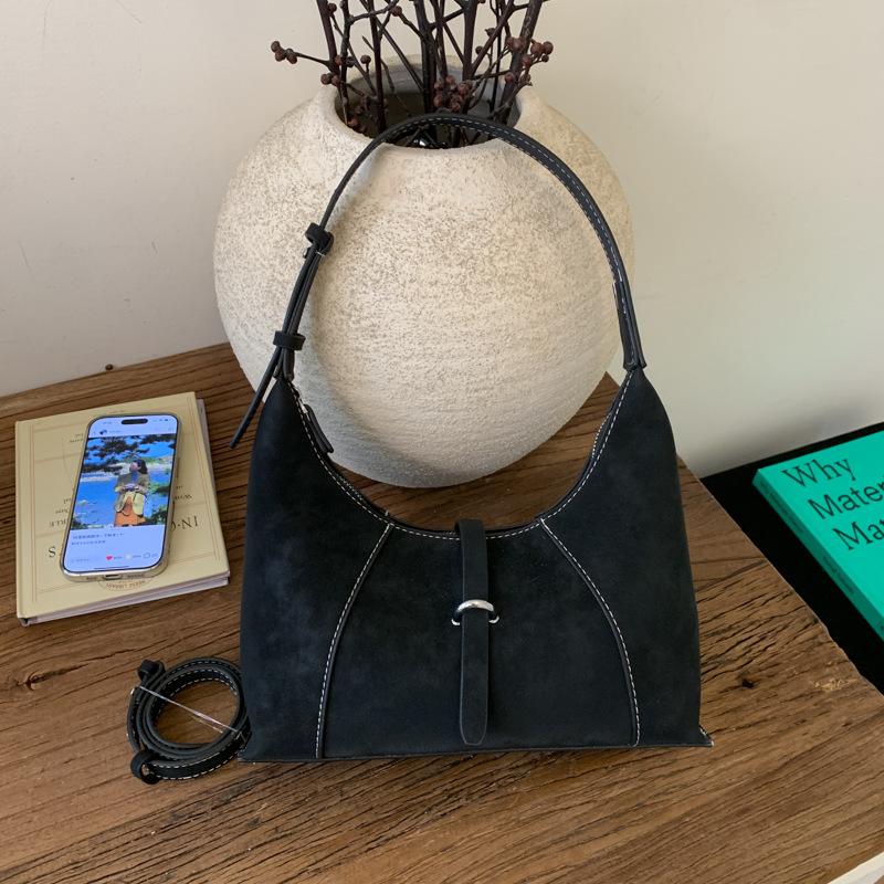 

Niche underarm bag women s crescent bag casual new shoulder messenger bag minimalist commuter dumpling bag чорний