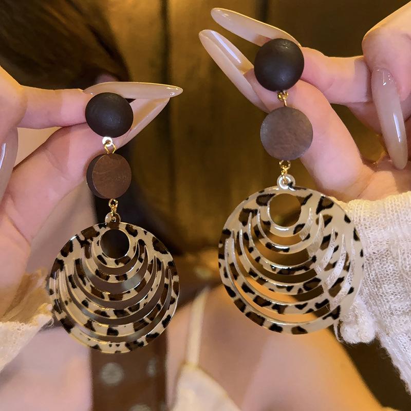 Hars Bloem Luipaardprint Oorbellen - Retro Zilveren Naald Ontwerp