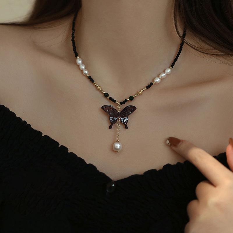 Fashion Niche Personalized Collarbone Bead Necklace Black crystal style