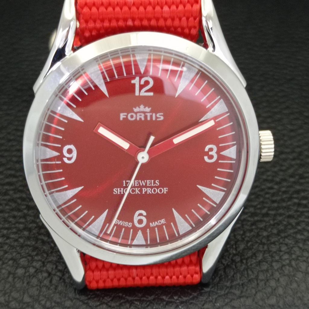 VINTAGE HAND-WINDING REFURBISHED SWISS MENS RED COLOR DIAL WATCH a701040-5 R205a-a701040