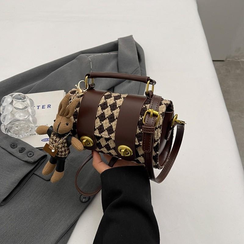Fashionable Small Batch Diamond Check Handbag 2023 New Winter Shoulder Crossbody Bag