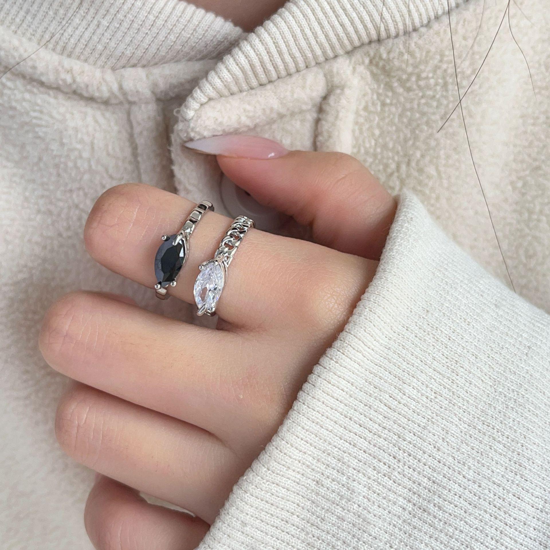 

Korean Geometric Horse Eye Stone Ring: Black & White Double-Wrap Design Adjustable