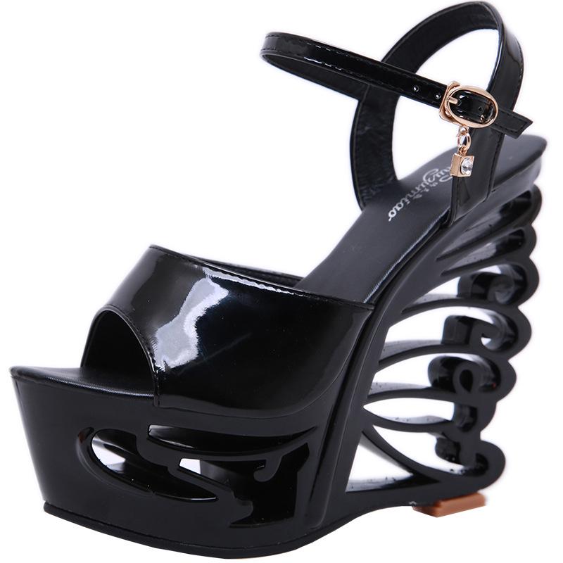 Europäische & Amerikanische High Heel Lackleder Römische Keilsandalen