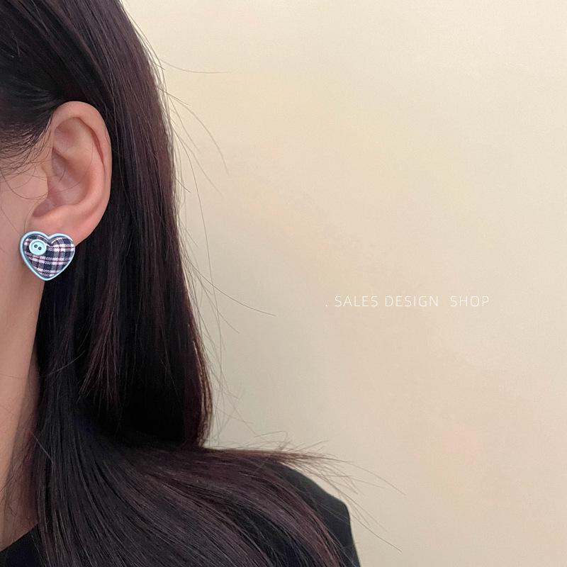 Korean Sweet Heart Plaid Earrings: Stylish & Versatile Jewelry for Women