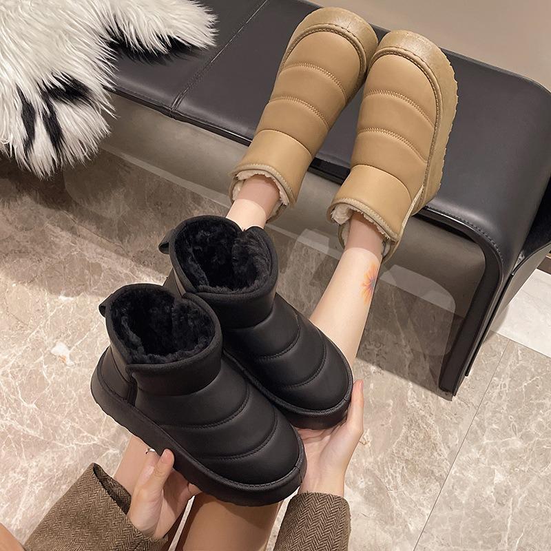 Thick-soled Snow Boots Women's New Winter Velvet Thickened One-pedal Bread Short Boots Leather Cotton Shoes