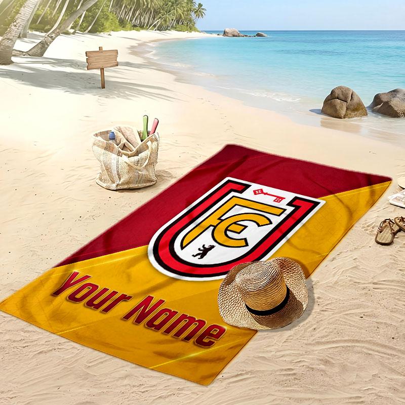 Serviette de plage personnalisée imprimée FC Union Berlin Logo de football Soutien Nom personnalisé Texte Serviette absorbante Pour le sport le voyage Cadeau spécial