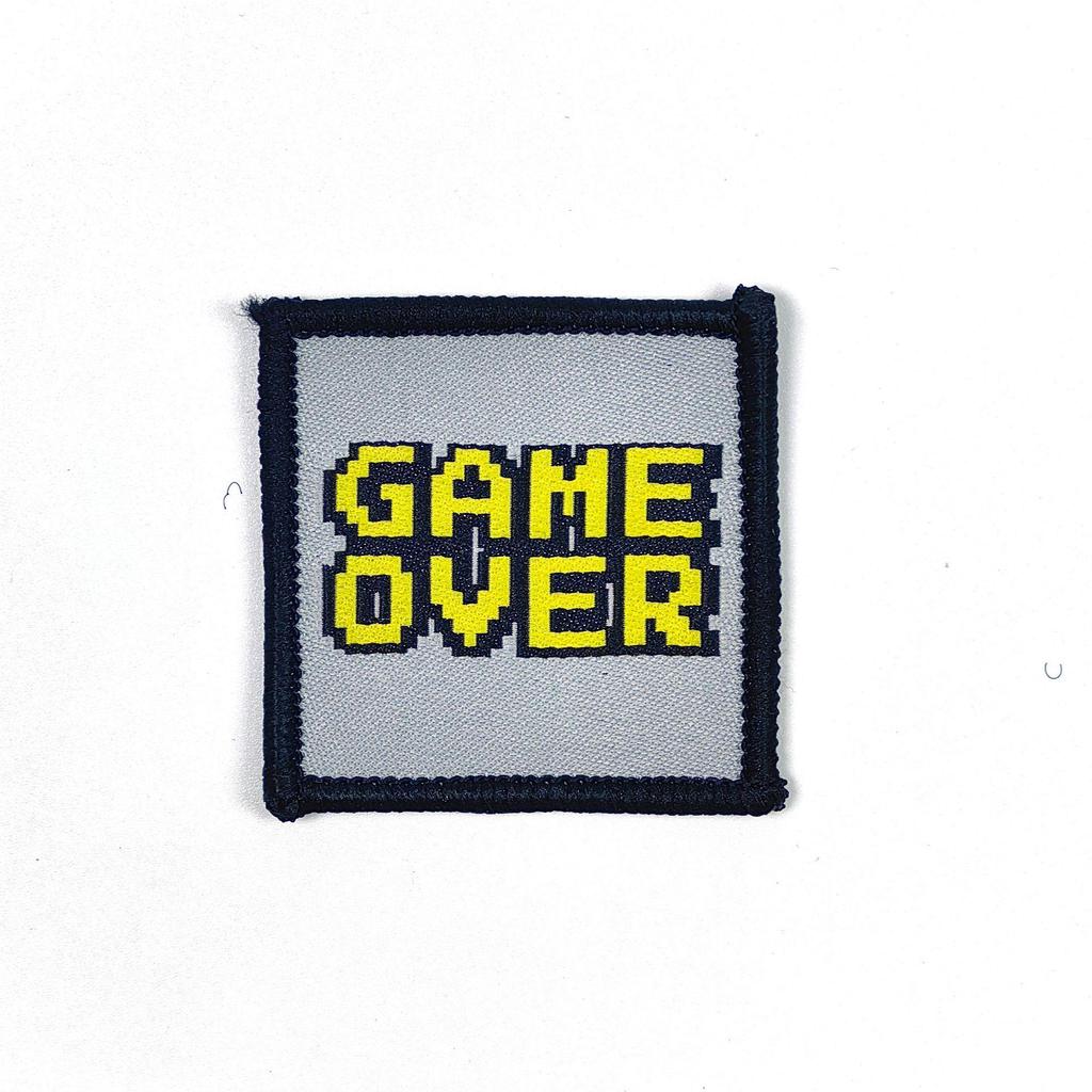 Klettarmband-Rucksack mit gesticktem Bären, gewebtem Logo und selbstklebendem PVC-Aufnäher