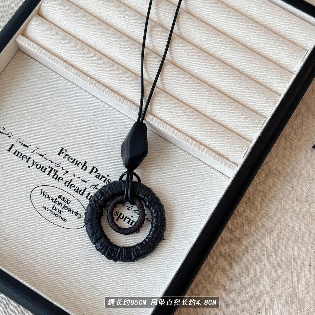 Wood chips irregular round square pendant necklace retro ethnic style collarbone chain design sense sweater chain women