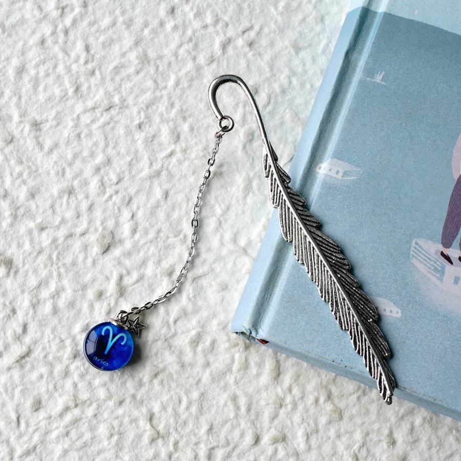 Creatieve Lichtgevende Boekenlegger Twaalf Sterrenbeelden Hanger Metaal Retro Blad Pagina-markeerder met Cadeau