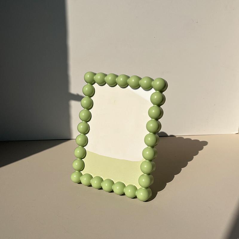 7-inch Creative Vintage Photo Frame High-Transparency Acrylic Display Case Gold-Toned Picture Frame for Home Desktop Display 7 inch