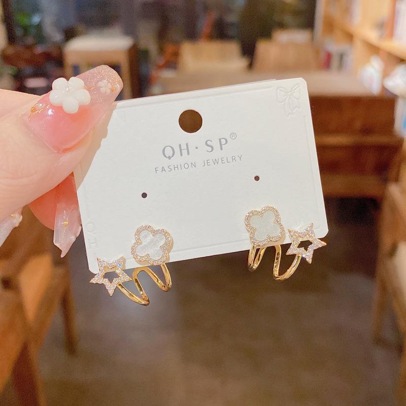 

Модные и простые серьги-пусеты с микроинкрустацией в виде четырехлистного цветка для женщин, изысканные и универсальные серьги дизайнерской работы высокого качества 1 pair of earrings белый