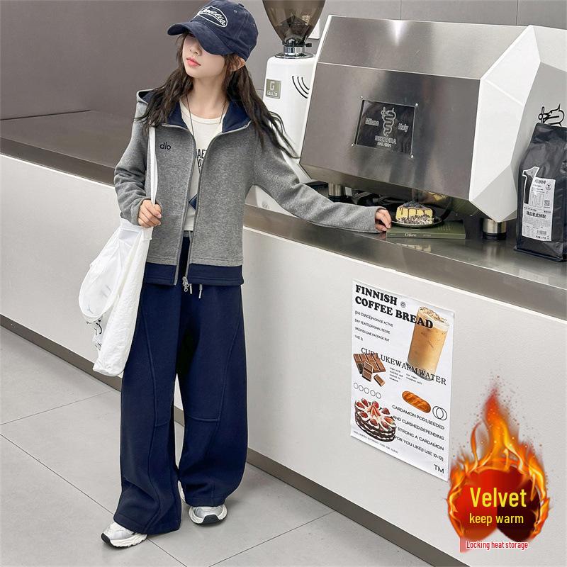 

Комплект из двух предметов: худи с флисовой подкладкой и брюки для девочек, зима 2025 140 cm