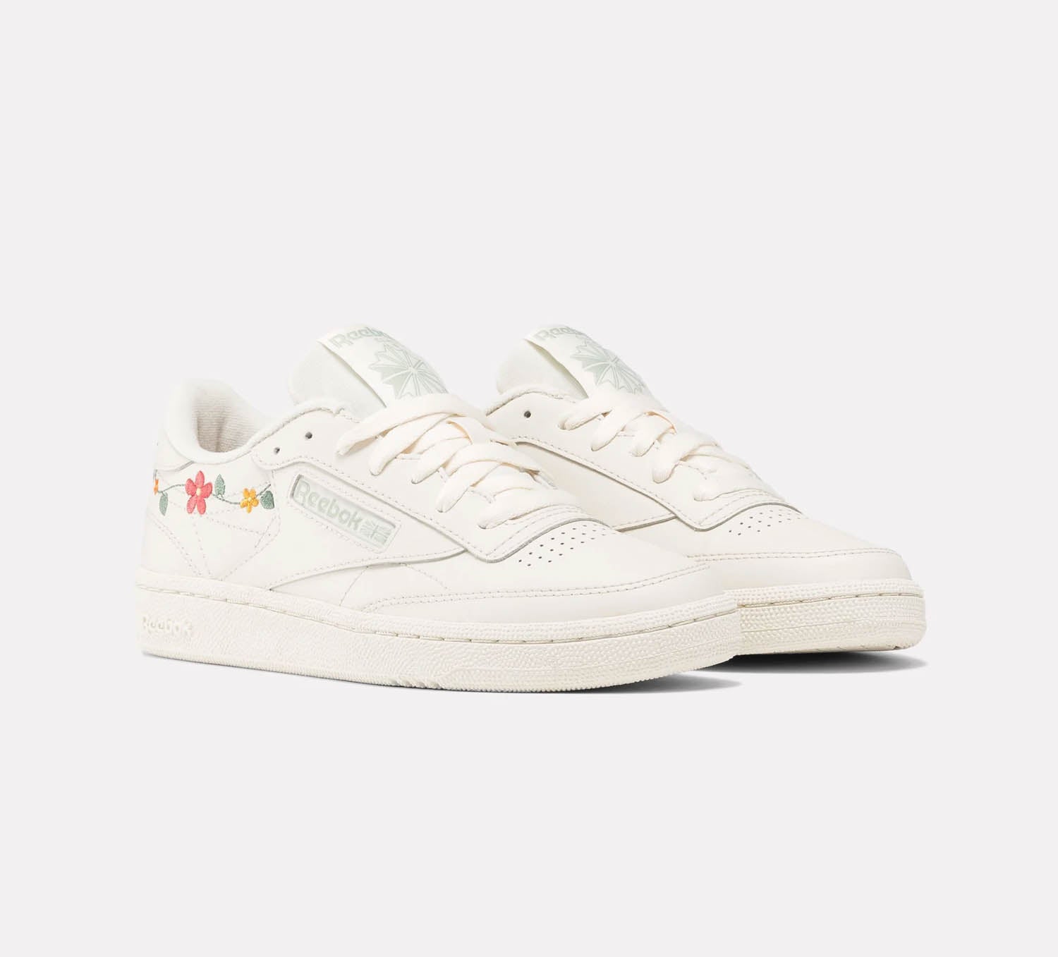 

Кроссовки Reebok Club C 85 с цветочным принтом 41 бежевый