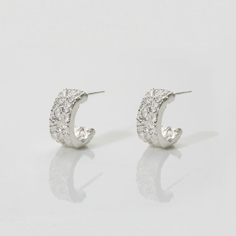 Ahjeong Rough Texture Earing. Silver
