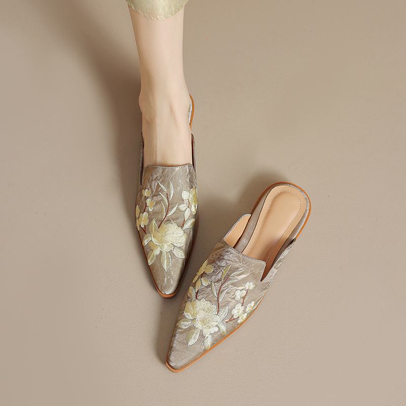 Krazing Pot Natural Skin Silk Spring Summer Size 40 Thick Low Heels Women Pointed Toe Shallow Embroidery Mules Pumps