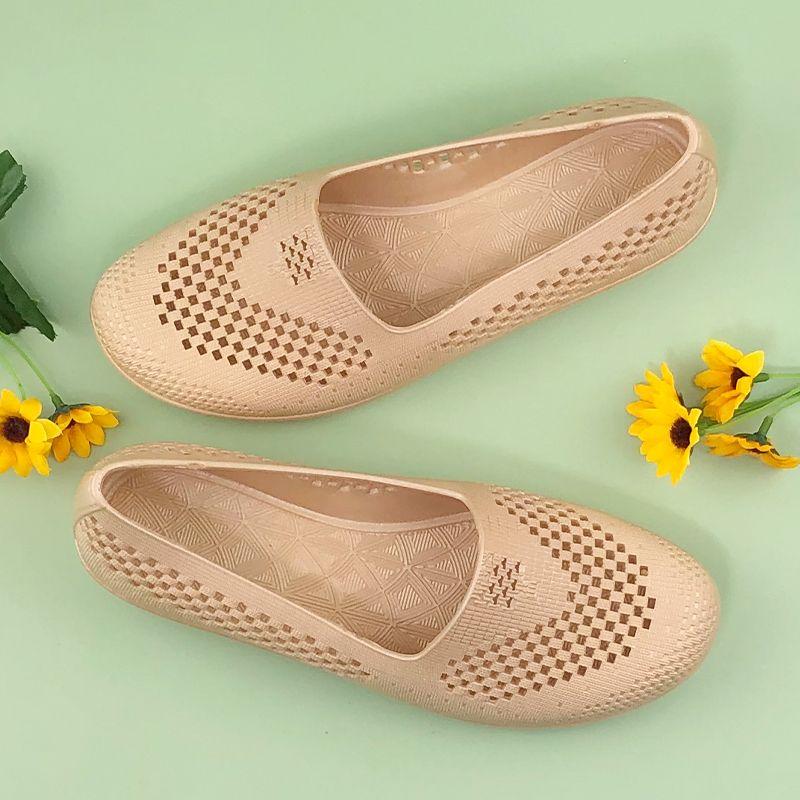 Summer New Women's Sandals with Anti Slip Hollow Out Breathable Flat Bottom Beach Shoes